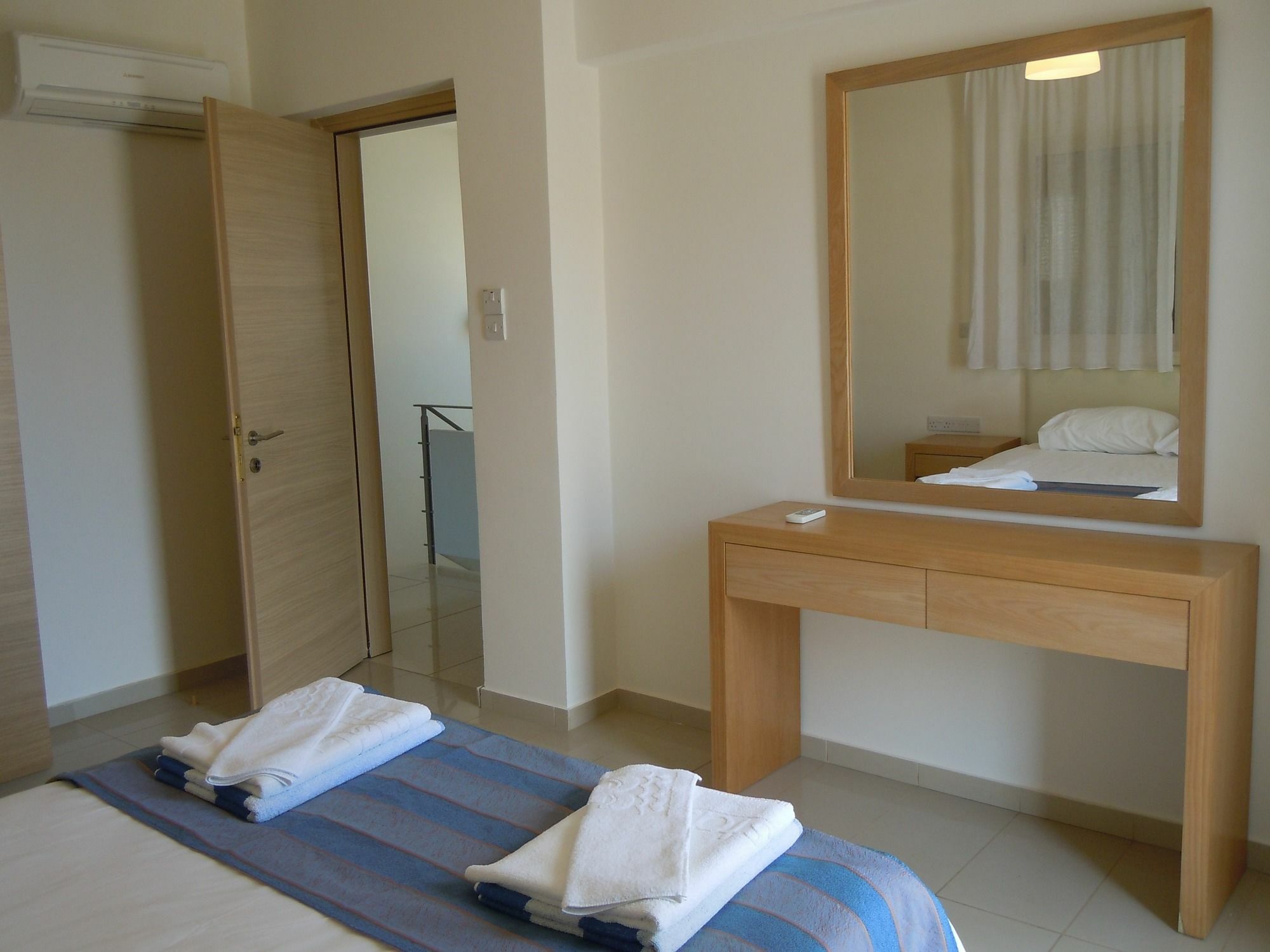 Athena Beach Villas Протарас Экстерьер фото
