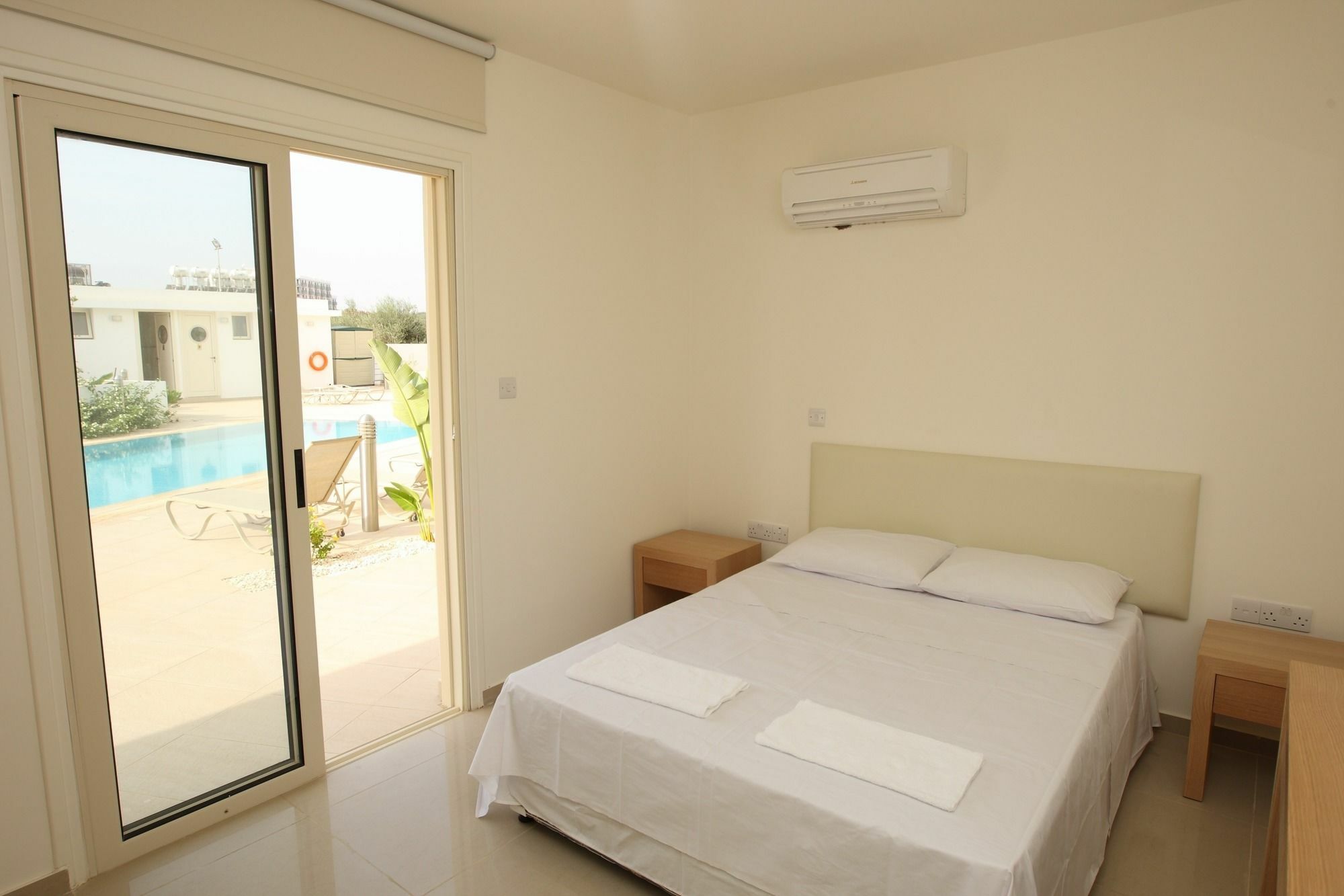 Athena Beach Villas Протарас Экстерьер фото